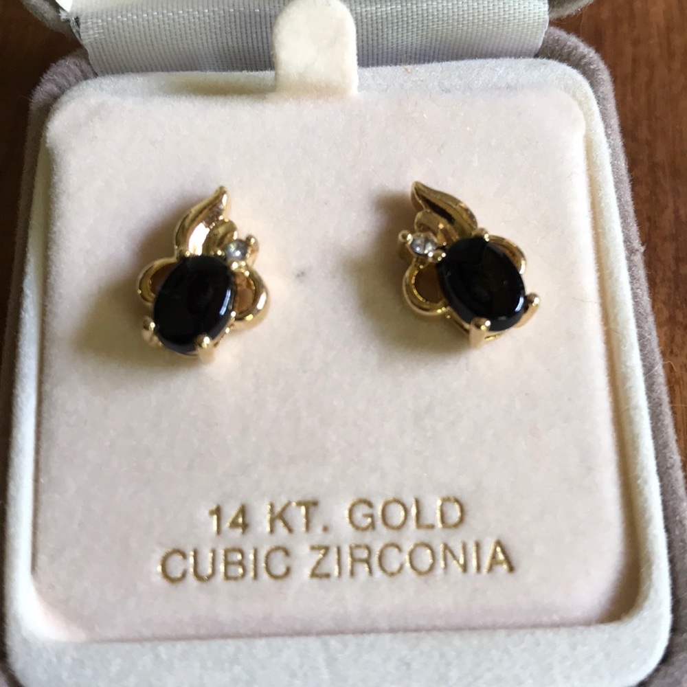 14 K gold onyx and zirconium earrings